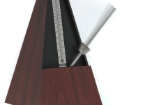 Metronom  Wittner  Forma de piramida Mahon-granulat 802K