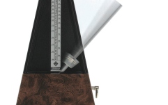 Metronom Wittner  Forma de piramida Radacina lemn  845001
