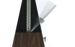 Metronom Wittner Pyramid Walnut grain