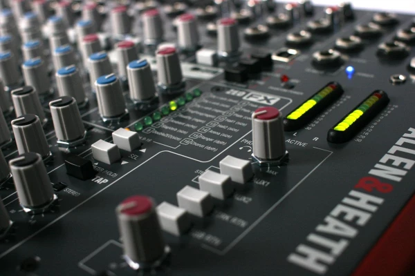 Allen&Heath ZED-22FX — 4