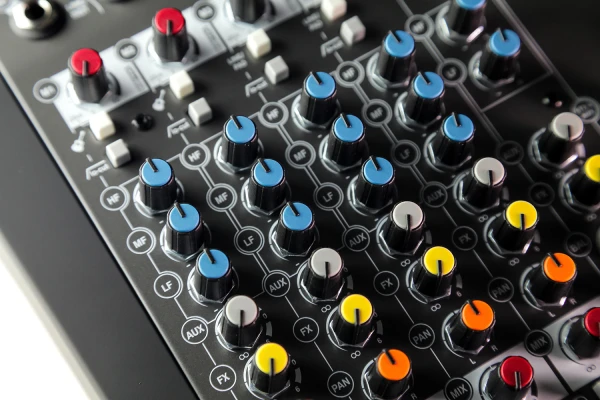 Allen&Heath ZEDi-10 — 3