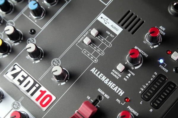 Allen&Heath ZEDi-10 — 4