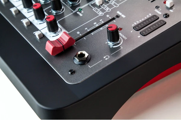 Allen&Heath ZEDi-8 — 3