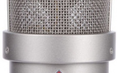 Set de studio cu un microfon Neumann TLM 103 cu suspensie elastica.