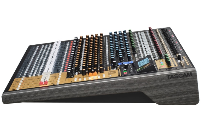 Mixer analog<br /> Tascam Model 2400