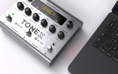 Pedală multi-efect de bas IK Multimedia ToneX Pedal Bass Edition