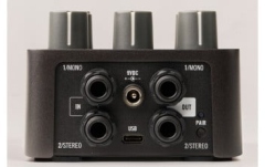 Pedala reverb si delay<br /> Universal Audio UAFX Galaxy 74 Tape Echo & Reverb