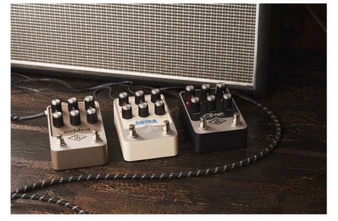 Pedala reverb<br /> Universal Audio UAFX Golden Reverberator