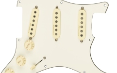Pickguard  Fender Pre-Wired Strat Pickguard Vintage Noiseless SSS Parchment 11 Hole PG