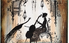 Pictură pe lemn No brand Pictură pe lemn - Fată cu violoncel și păun I 25 x 20