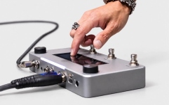 Multi-effect guitar processor Zoom Neurig