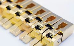 Set saddles Floydrose Floyd Rose  FRS27BSSSG - Special Series 7-String Bridge Saddles Set - Satin Gold