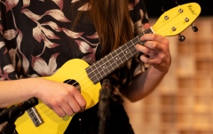 Set ukulele sopran Ortega KEIKI K2 Series Ukulele Set 4 String ''Lemon Grass" - incl. Gymbag/H-Tuner/5 Picks/Strap