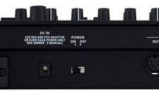 Sintetizator semi-modular de tip plug-out  Roland System-1m