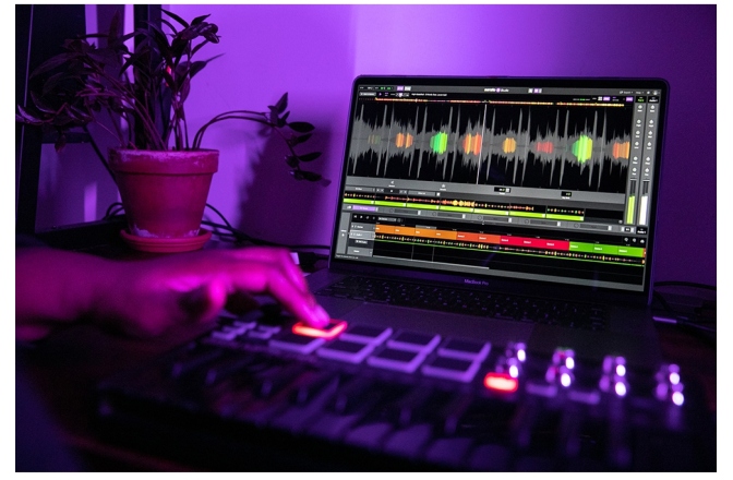 Software DJ (Descărcabil) Serato Studio Full Version - ESD