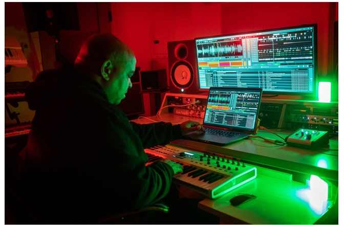 Software DJ (Descărcabil) Serato Studio Full Version - ESD