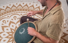 Steel Tongue Fa Major Meinl Sonic Energy 16'' Octave Steel Tongue Drum, F Major, 9 Notes, 432 Hz, Dark Green, Engraved floral design