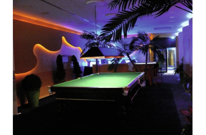 Tub LED flexibil pentru iluminat decorativ galben Eurolite RUBBERLIGHT LED RL1-230V yellow 44m