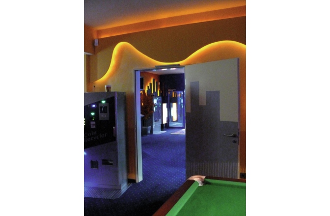 Tub LED flexibil pentru iluminat decorativ galben Eurolite RUBBERLIGHT LED RL1-230V yellow 9m