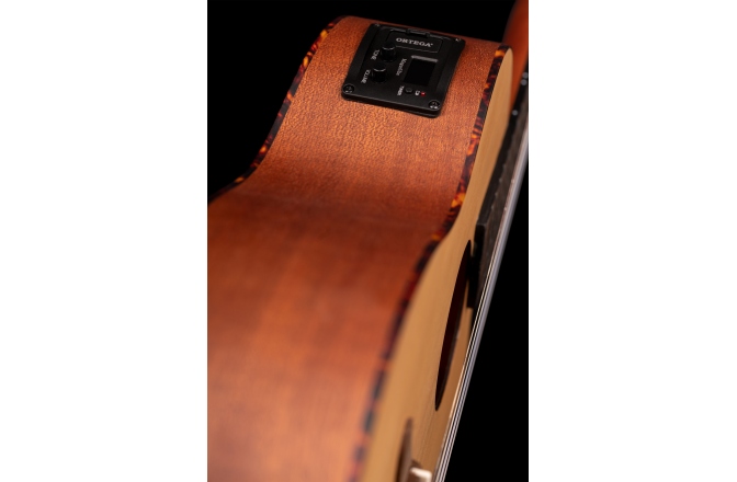 Ukulele bariton  Ortega Bonfire Series/Preamp Bariton Ukulele - Natural Spruce laser engraved