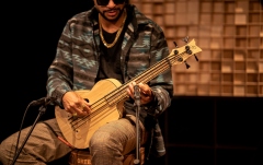 Ukulele Bas Ortega Solid Bamboo Bass Ukulele + Bag